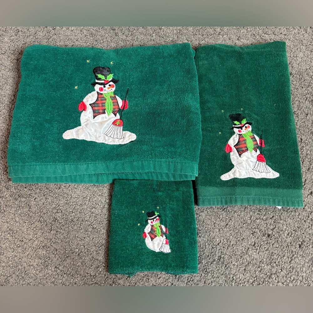 Vintage R.A. Briggs Silk Embroidered Snowman Towel Set Green